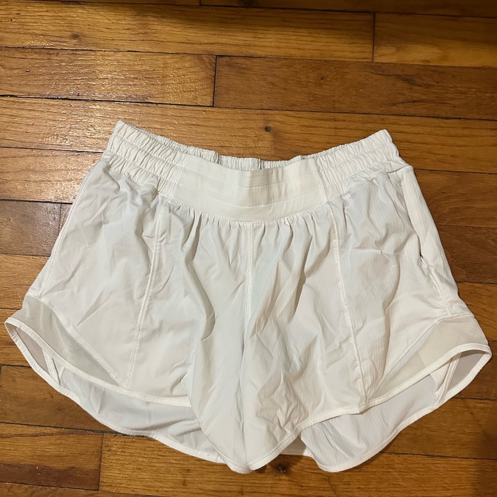 lululemon 4 inch hotty hot shorts